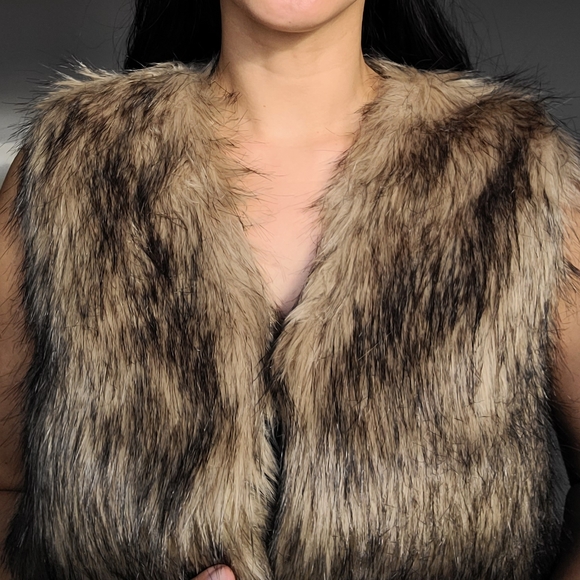 Faux-fur Vest - Picture 5 of 5